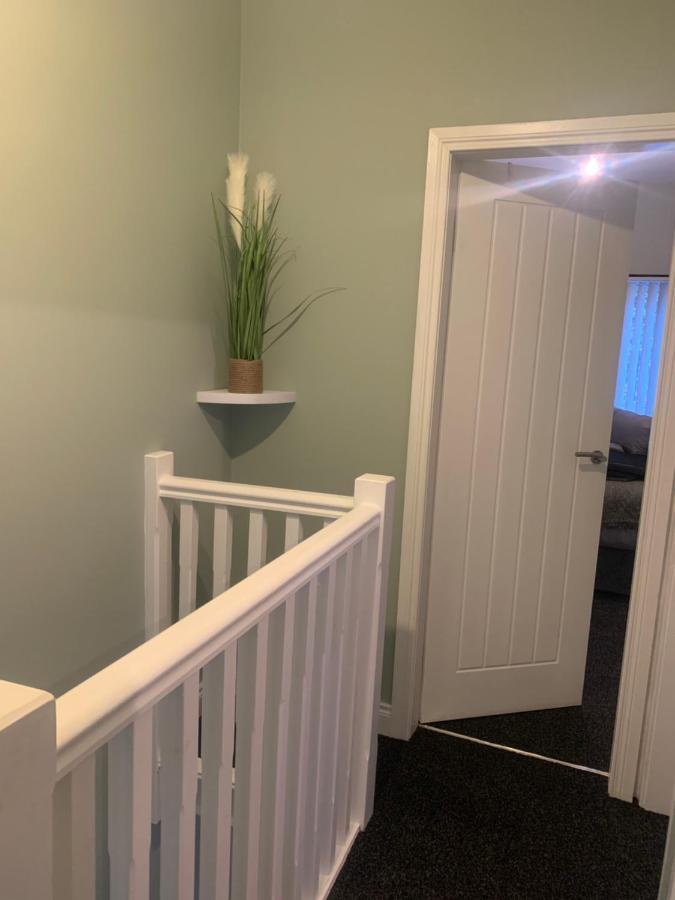 2 Bedroom Cheerful House Close To City Center Belfast Exterior foto